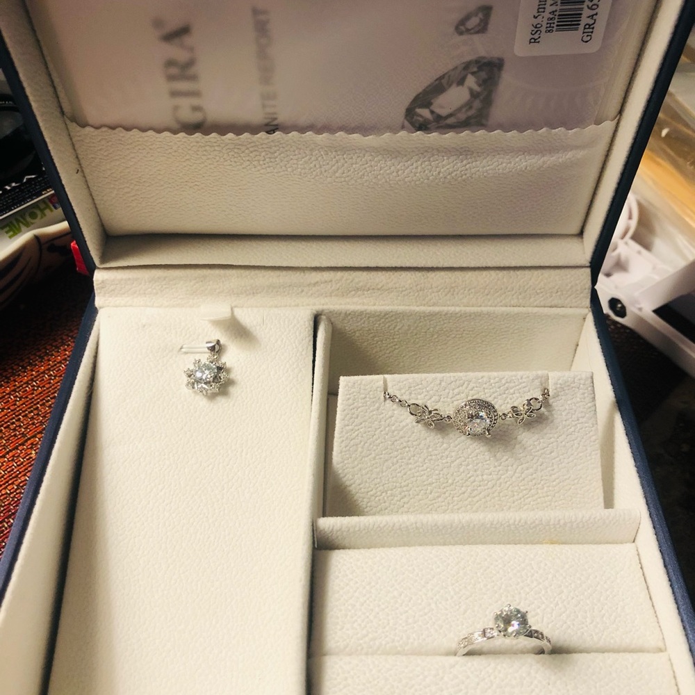 moissanite 1-carat s925 silver ring & pendant and bracket set with certificate
